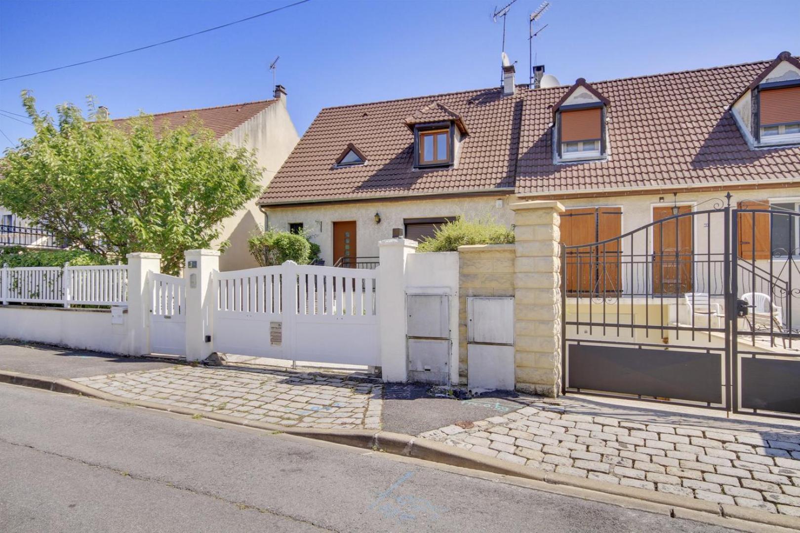 Hotel Authentique Demeure Familiale A Neuilly-Sur-Marne Exterior foto